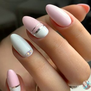 manicura blanco y rosa
