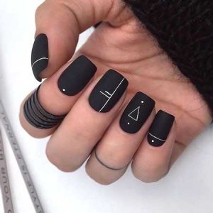 decoracion de uñas en negro