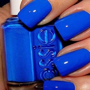 uñas azul electrico